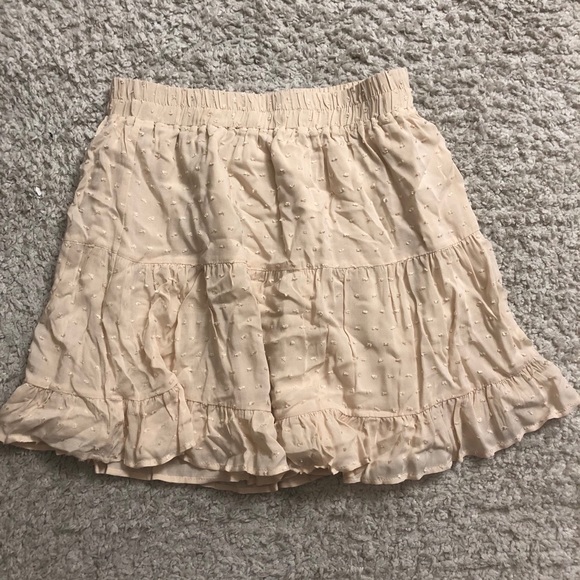 CREAM FLOWY MINI SKIRT - Picture 1 of 3